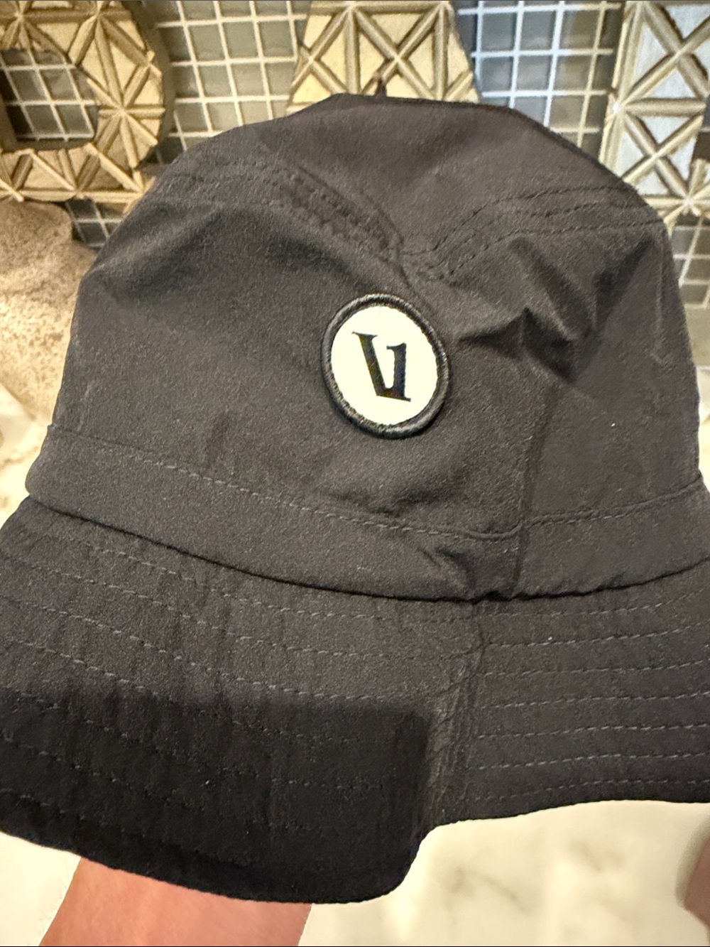 Vuori Bucket hat, black, like new!